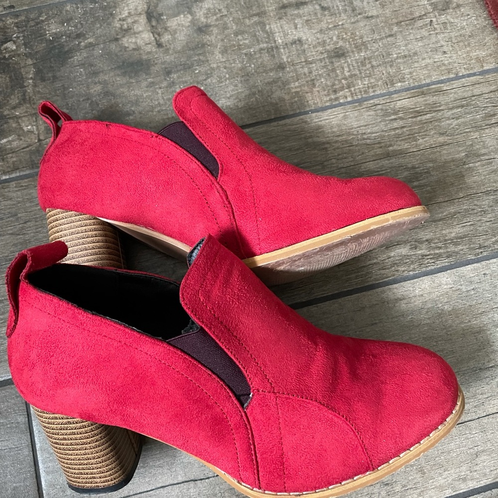 Red booties - Picture 2 of 3